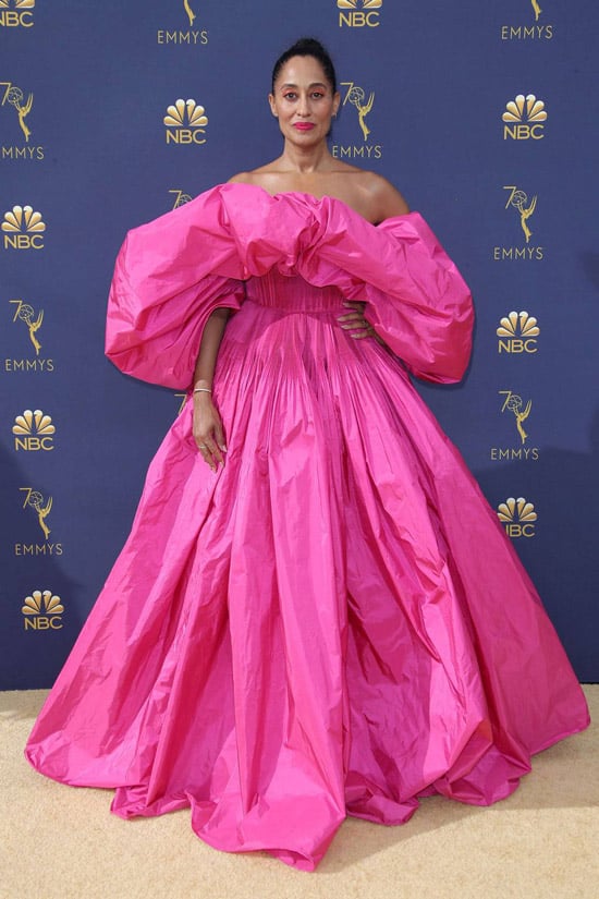 Трэйси эллис Росс в объемно розовом платье макси